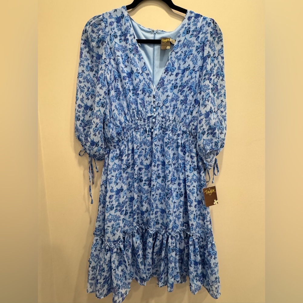 NWT Taylor Light Blue Floral Midi Dress with Navy Accents size 10